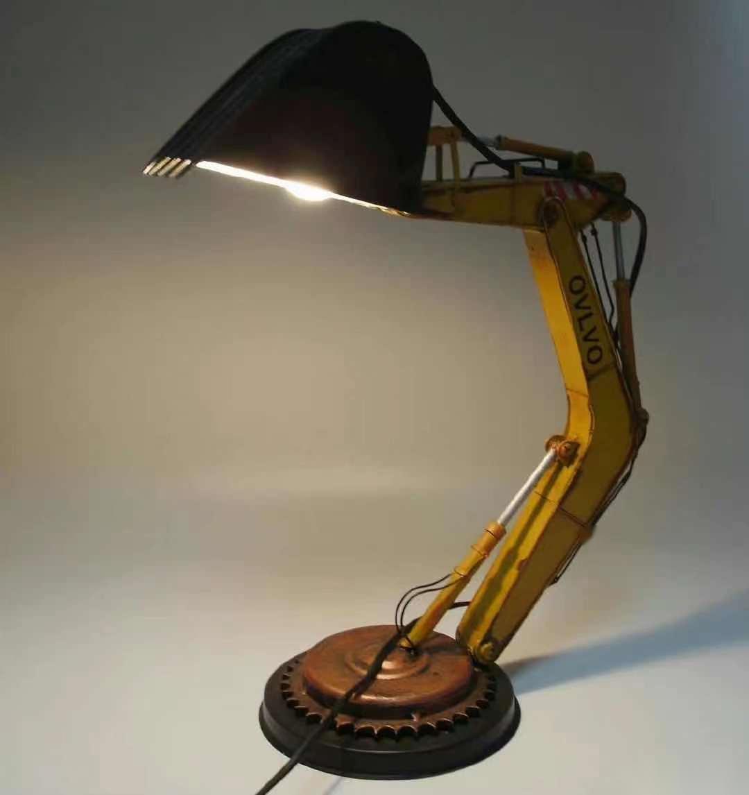 Hellohobot - Digger Desk Lamp Unique Table Lamp LED