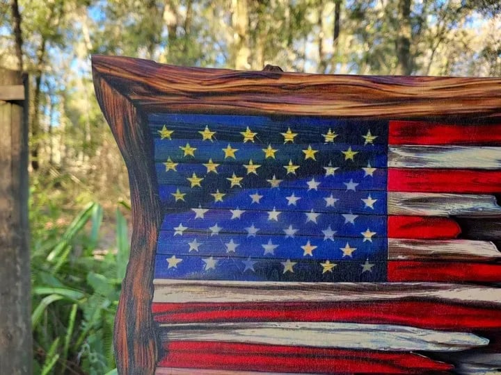 Hellohobot - Wooden American Flag